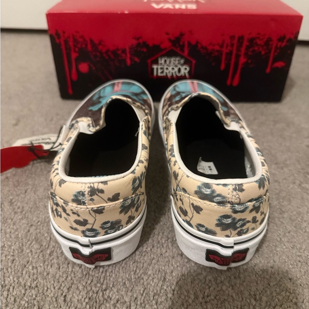 Vans House of Terror NWT The Shining Shoes Size 7.5 women / 6 men - Picture 4 of 6